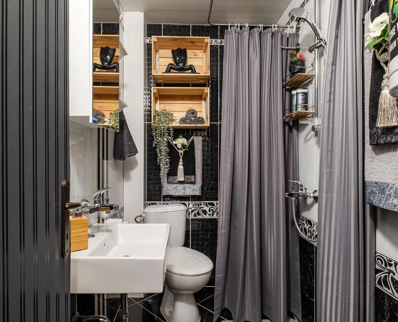 Bohemian Elly Room Varna Homestay